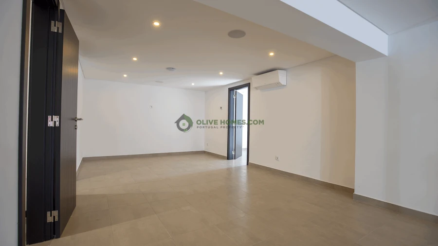 Moradia T4 para Venda em Quarteira Foto 31