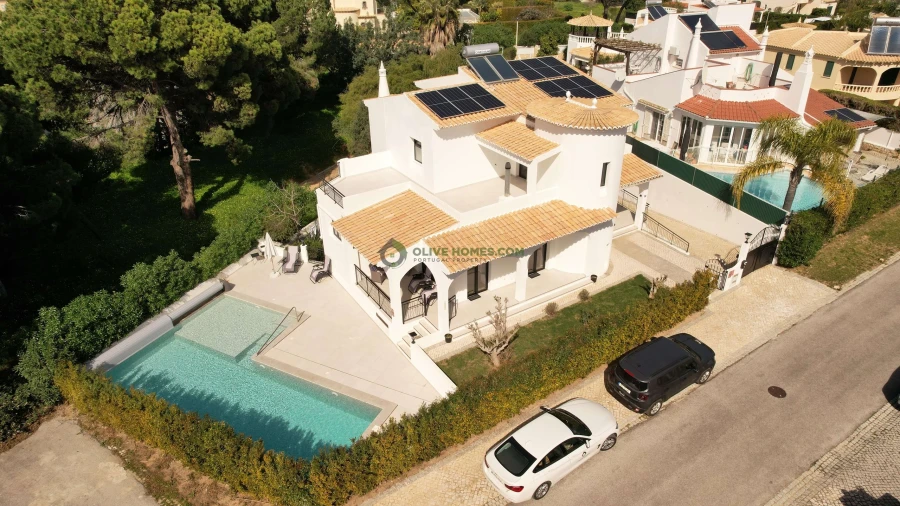 Moradia T4 para Venda em Quarteira Foto 5