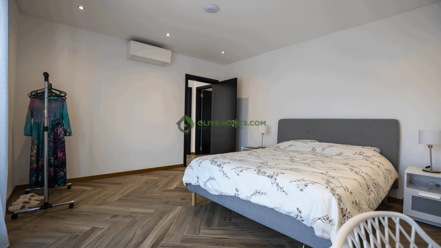 Moradia T4 para Venda em Quarteira Foto 46