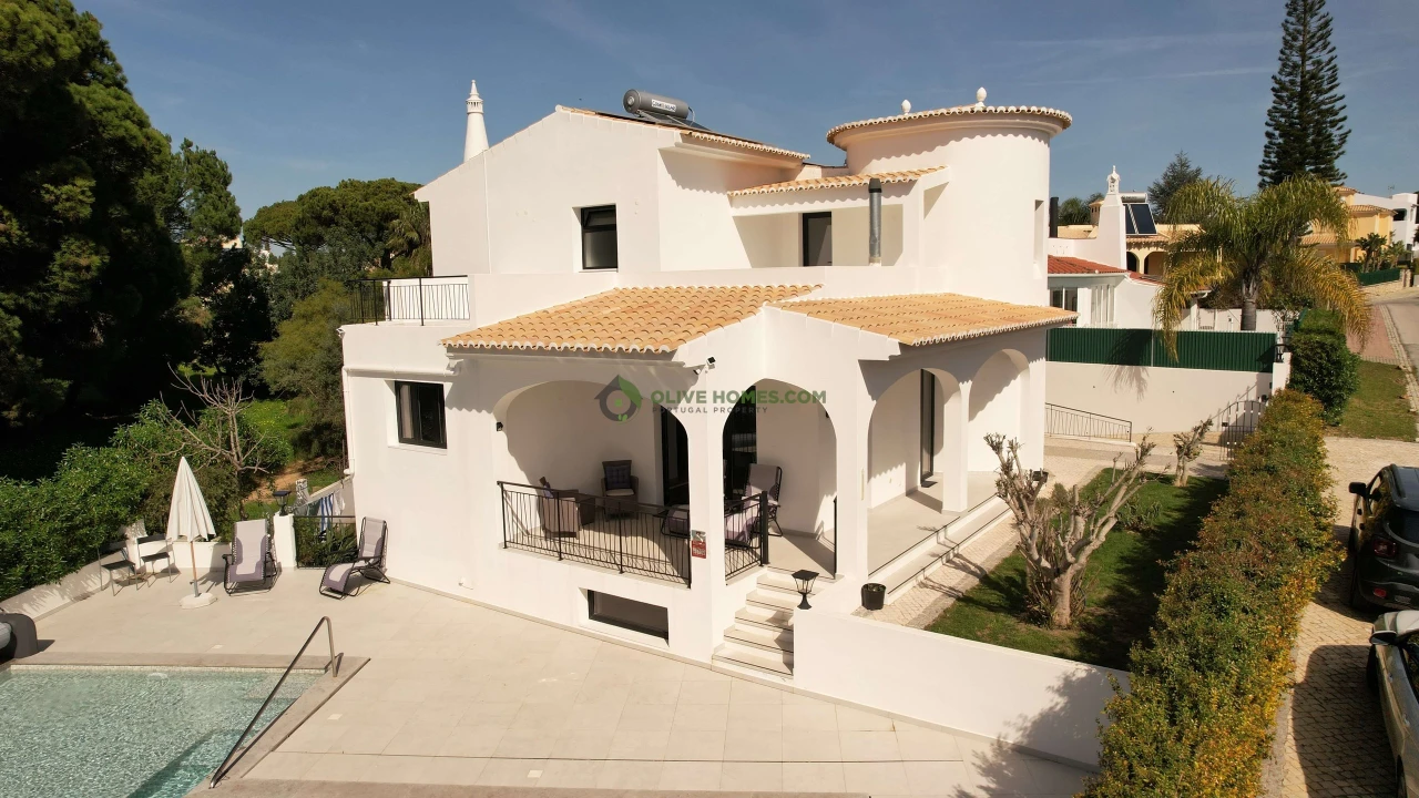 Moradia T4 para Venda em Quarteira Foto 12