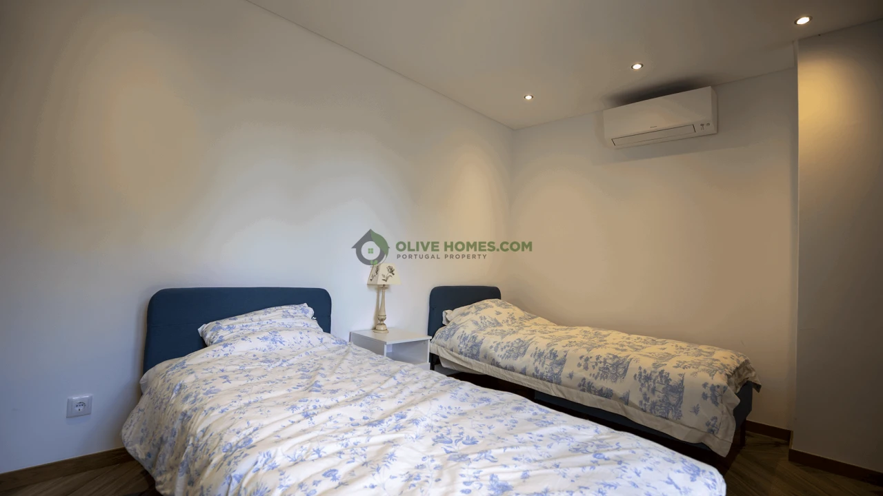 Moradia T4 para Venda em Quarteira Foto 41