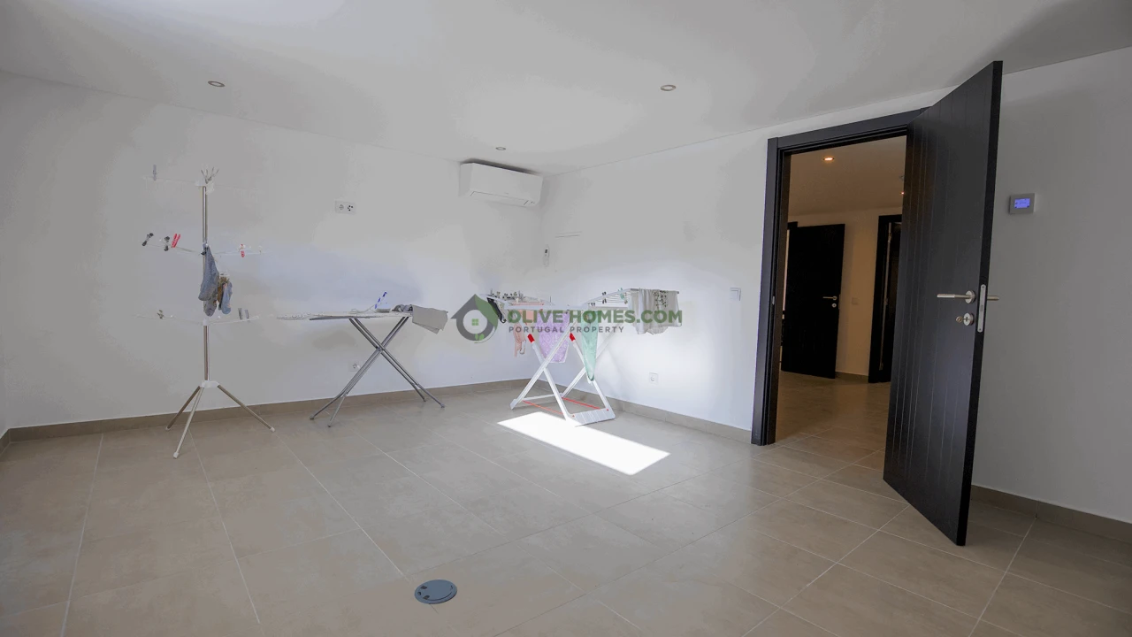 Moradia T4 para Venda em Quarteira Foto 34