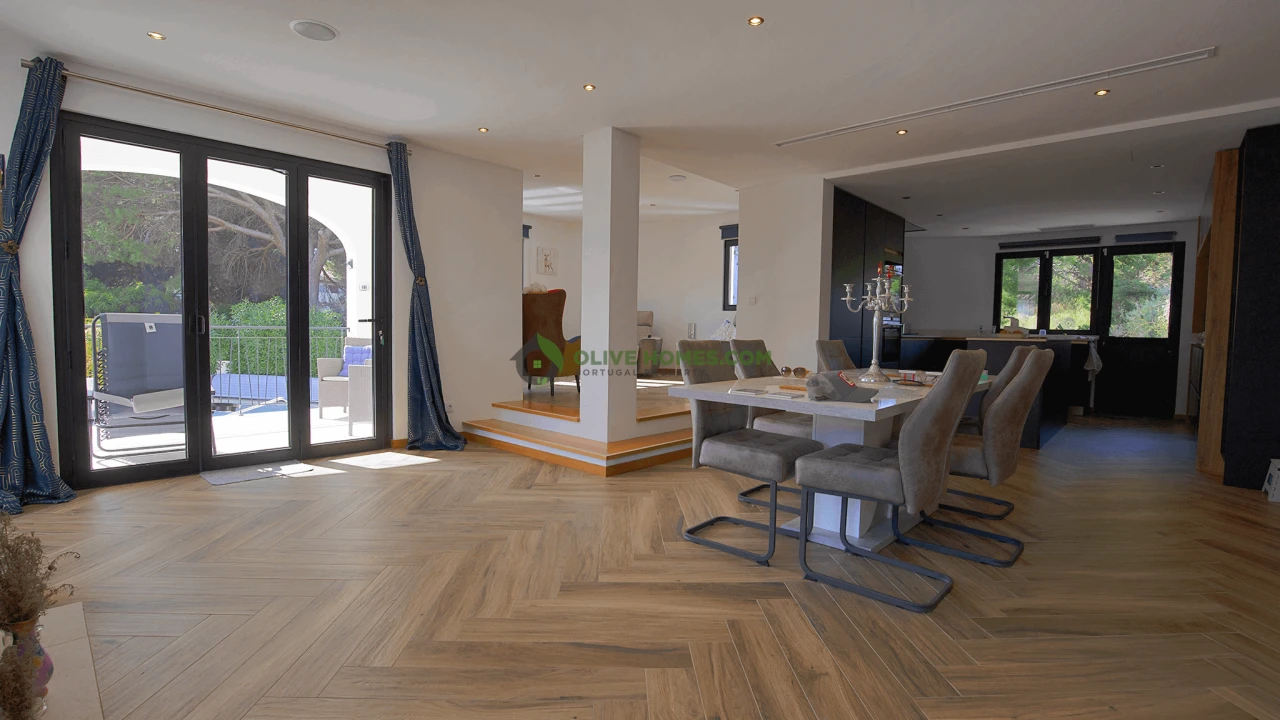 Moradia T4 para Venda em Quarteira Foto 13