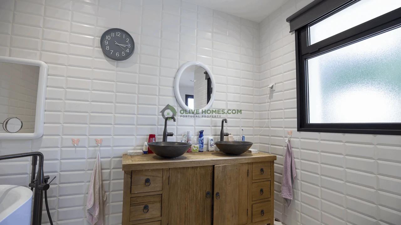 Moradia T4 para Venda em Quarteira Foto 26