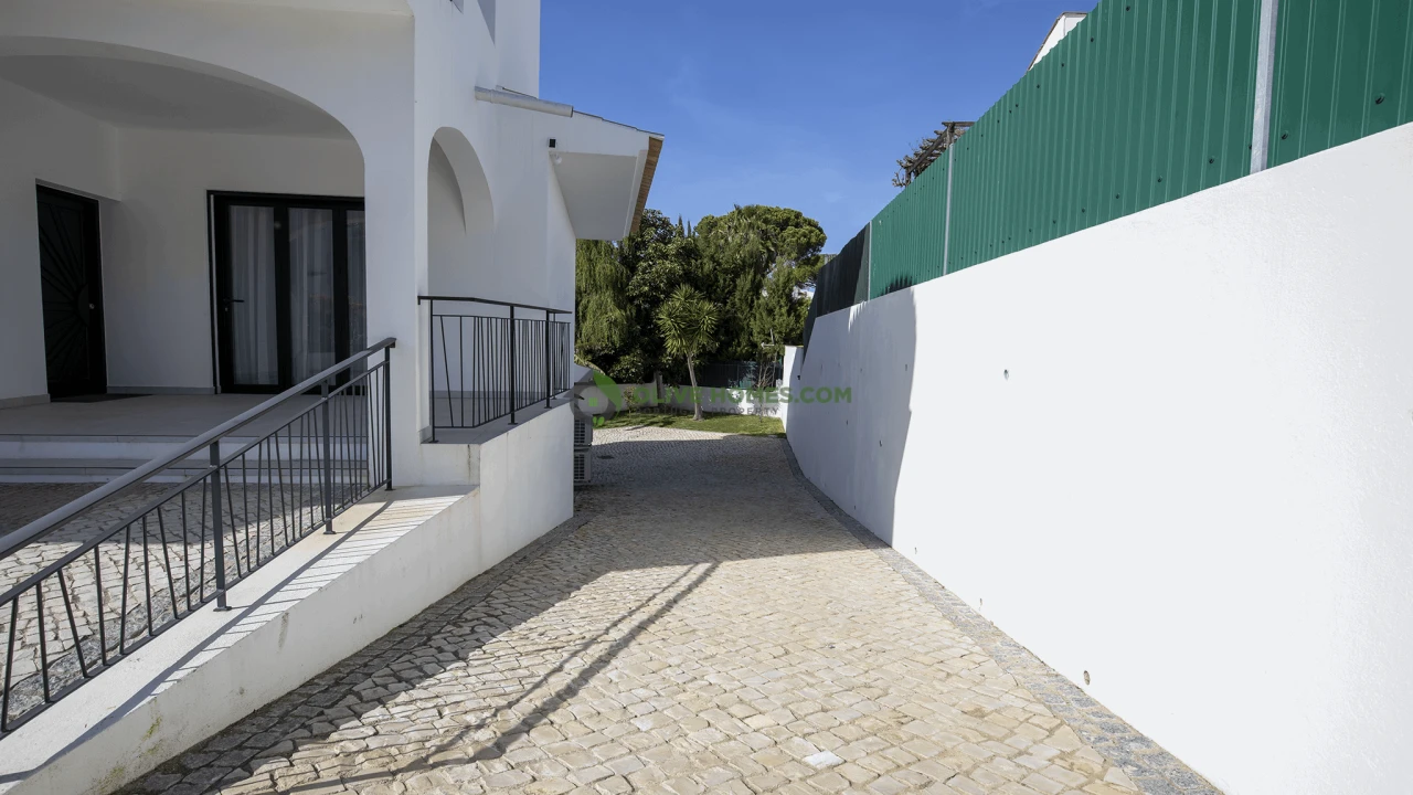 Moradia T4 para Venda em Quarteira Foto 49
