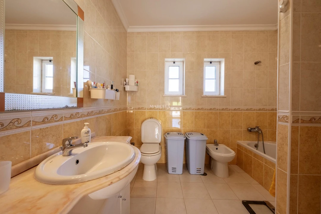 Moradia T4 para Venda em Luz Foto 14