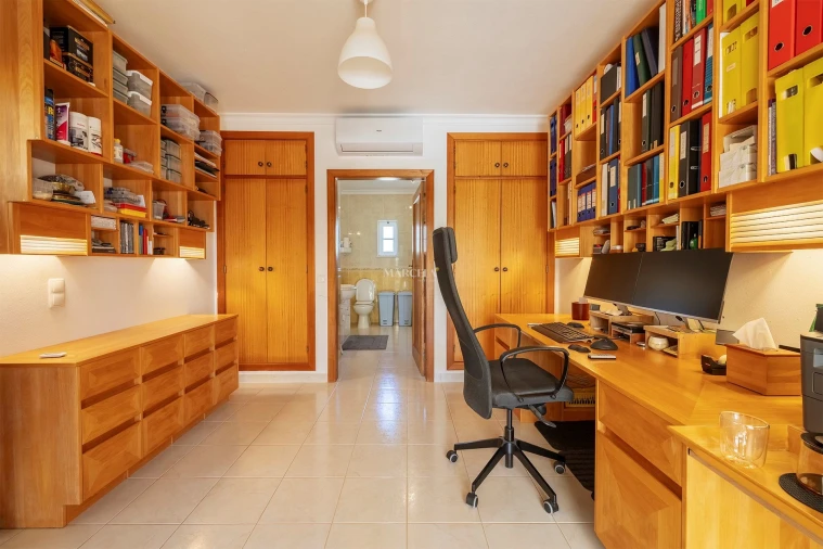 Moradia T4 para Venda em Luz Foto 13