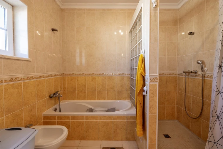 Moradia T4 para Venda em Luz Foto 15