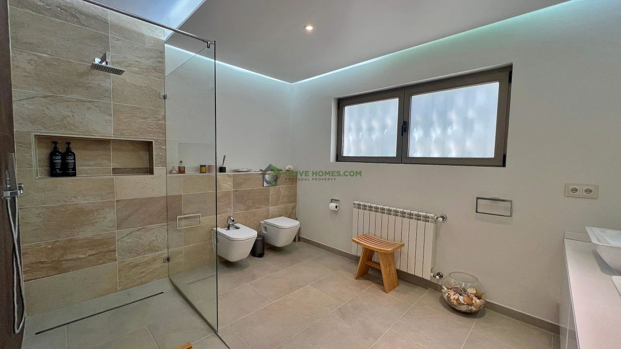 Moradia T6 para Venda em Almancil Foto 49