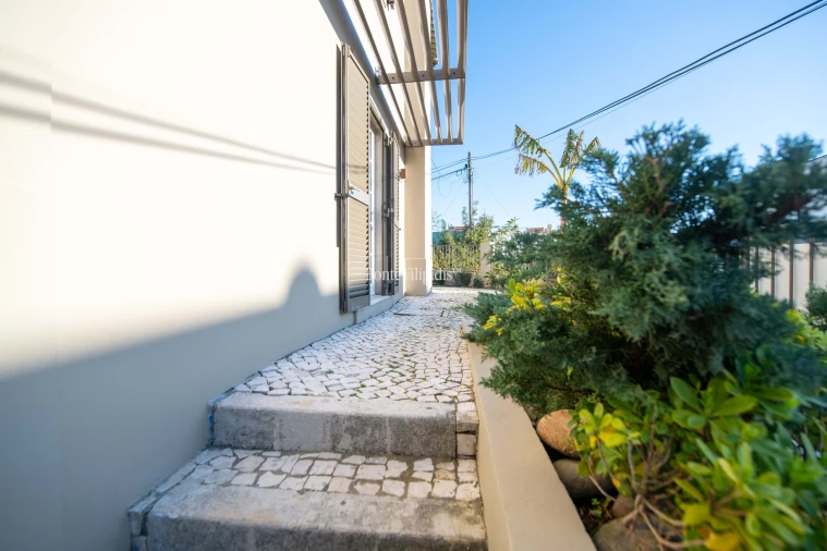 Moradia T3 para Venda em Alcabideche Foto 5