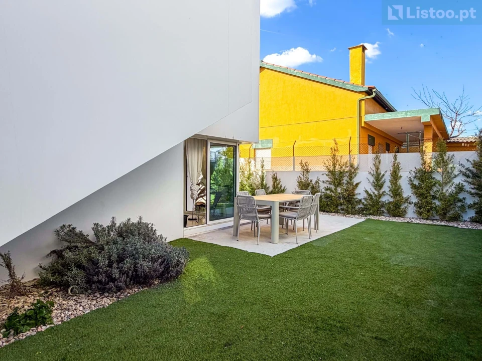 Moradia T3 para Venda em Oeiras e São Julião da Barra, Paço de Arcos e Caxias Foto 1