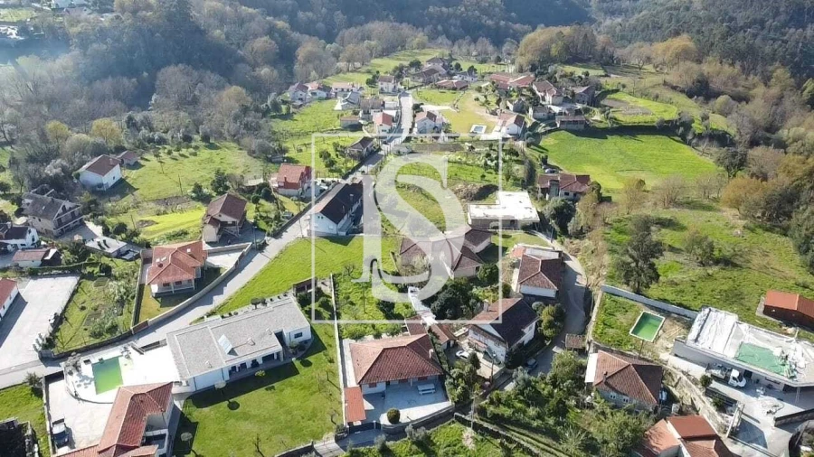 Terreno para Venda em Parada do Bouro Foto 10