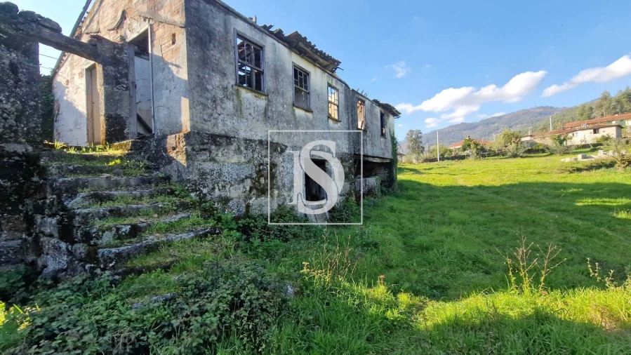 Terreno para Venda em Parada do Bouro