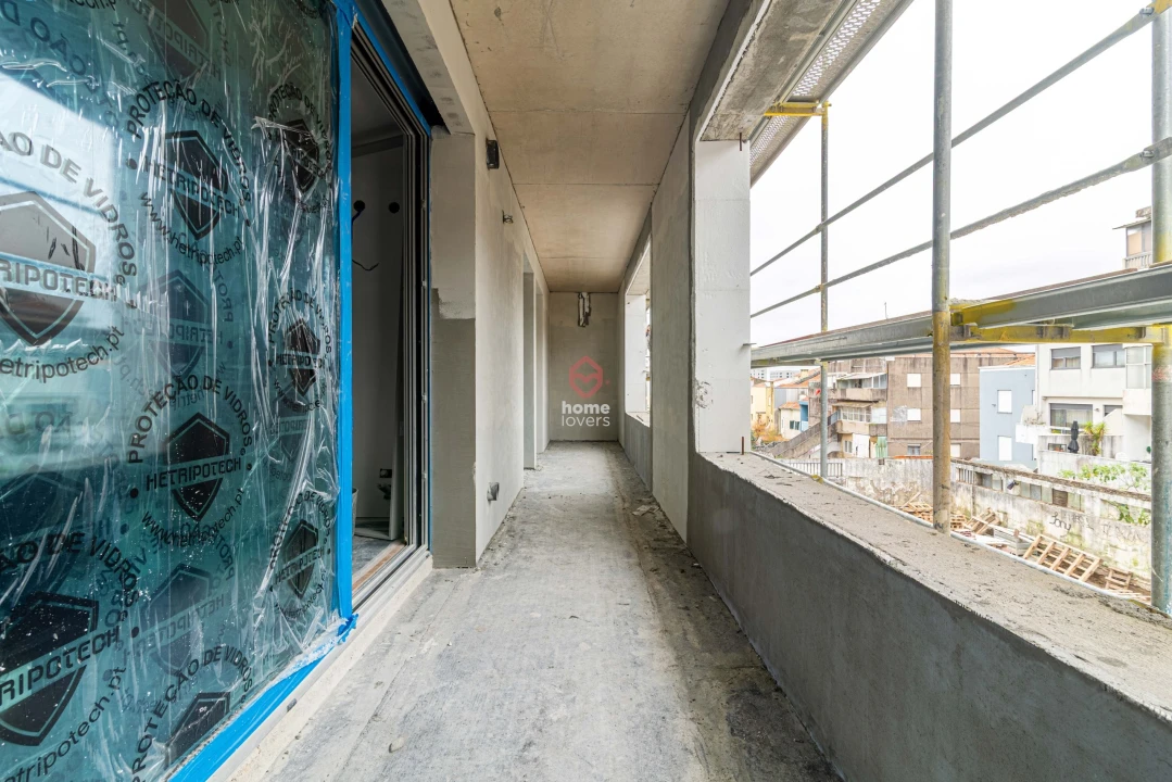 Apartamento T2 para Venda em Paranhos Foto 5