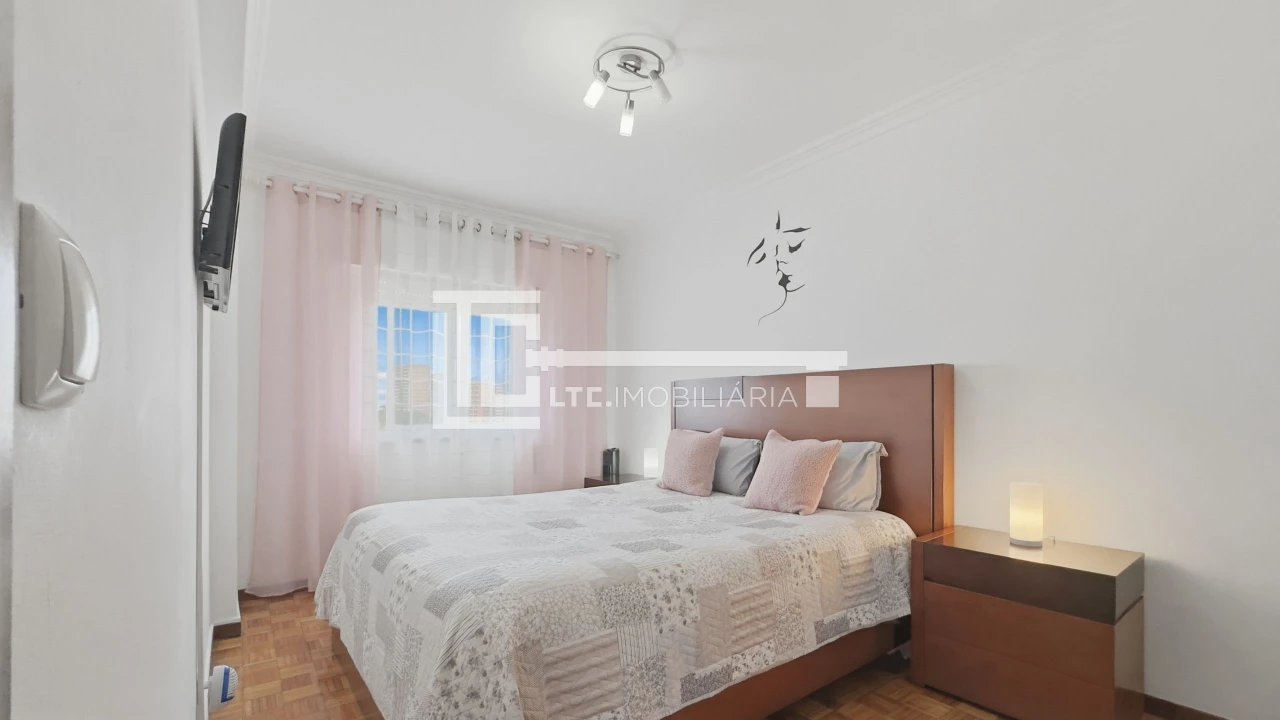Apartamento T2 para Venda em Parque das Nações Foto 12
