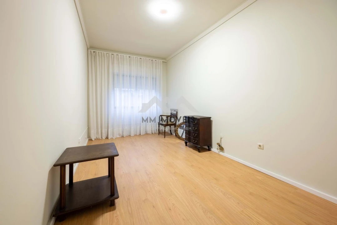 Apartamento T2 para Arrendamento em Ramalde Foto 13