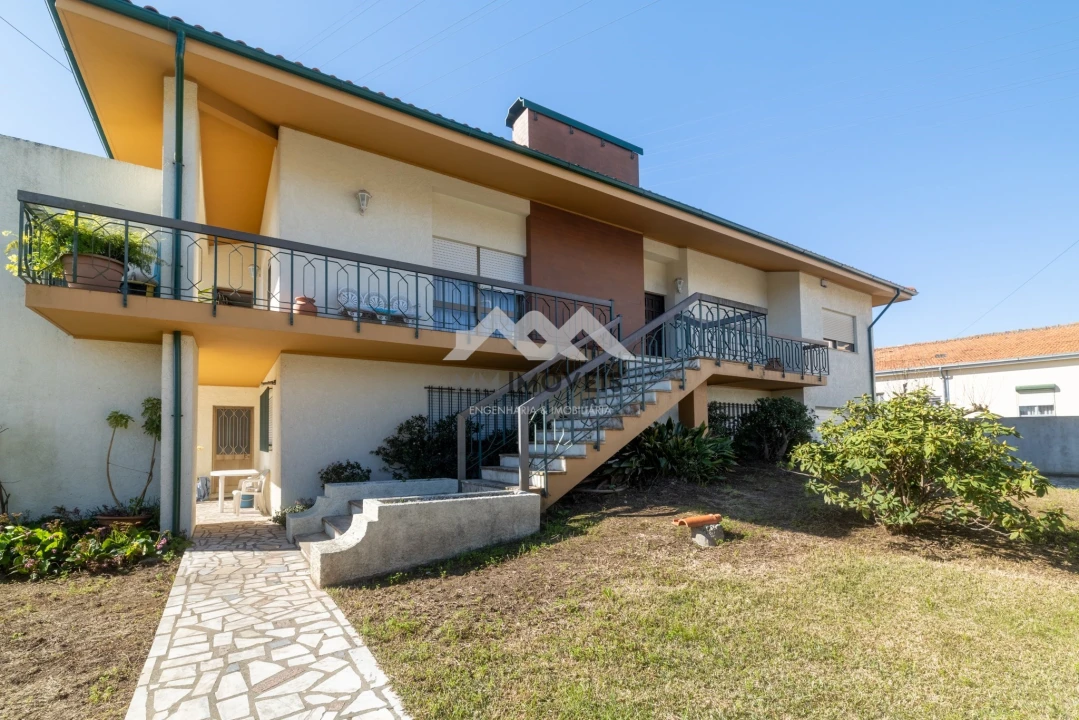 Moradia T5 para Venda em Santa Marinha e São Pedro da Afurada Foto 1