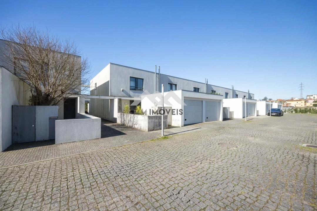 Moradia T3 para Venda em Castêlo da Maia Foto 27