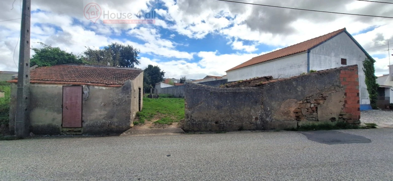 Terreno para Venda em Usseira Foto 1