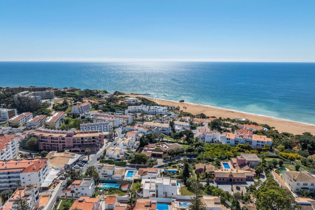 Moradia T4 para Venda em Albufeira e Olhos de Água Foto 10