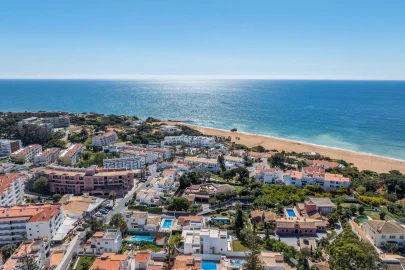 Moradia T4 para Venda em Albufeira e Olhos de Água