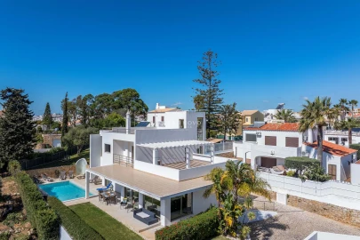 Moradia T4 para Venda em Albufeira e Olhos de Água