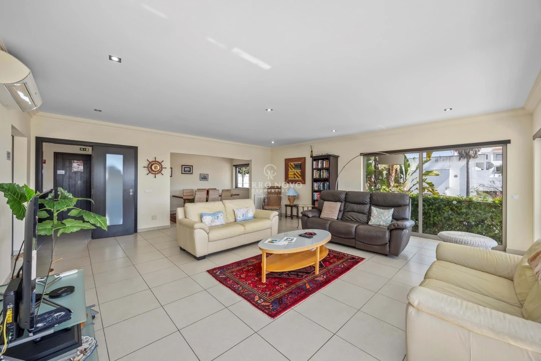 Moradia T4 para Venda em Albufeira e Olhos de Água Foto 31