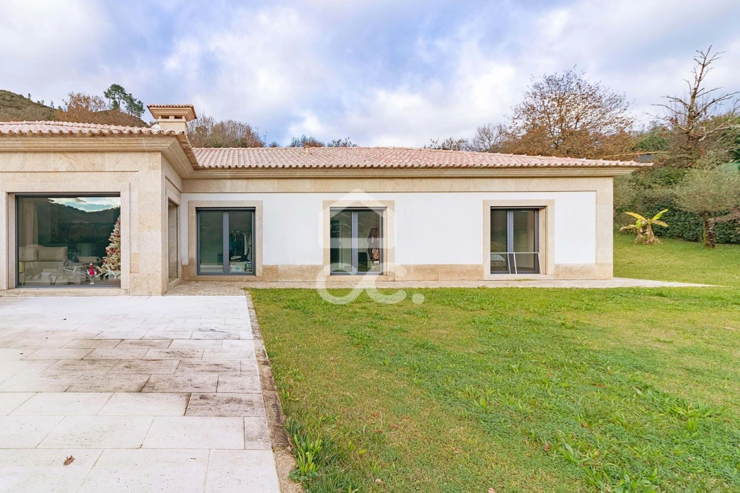 Moradia T3 para Venda em Basto Foto 19