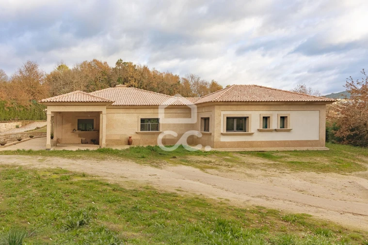 Moradia T3 para Venda em Basto Foto 6