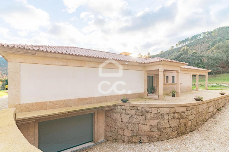 Moradia T3 para Venda em Basto Foto 16