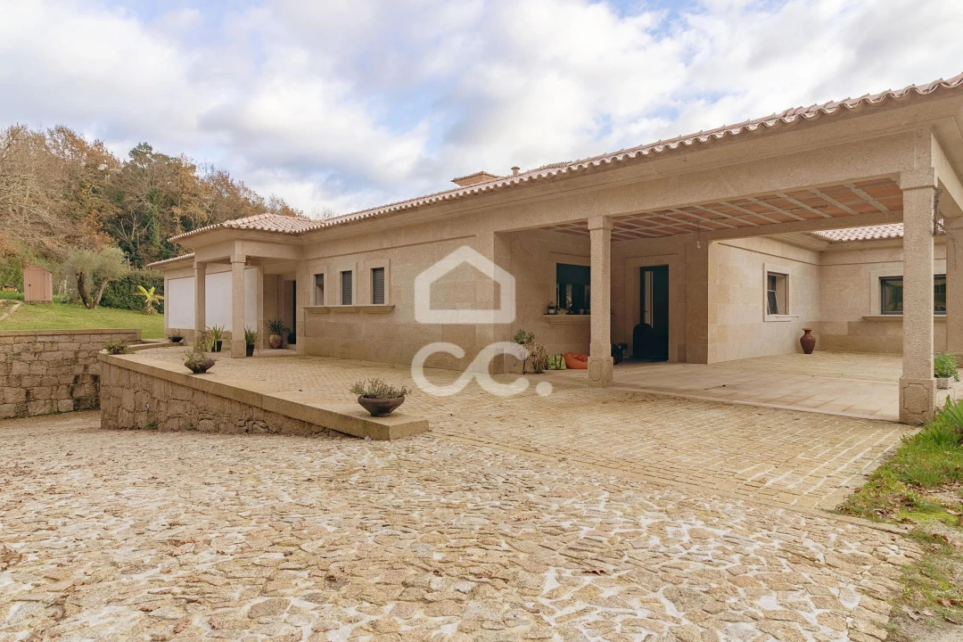 Moradia T3 para Venda em Basto Foto 11