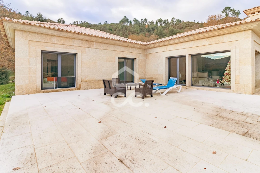 Moradia T3 para Venda em Basto Foto 4