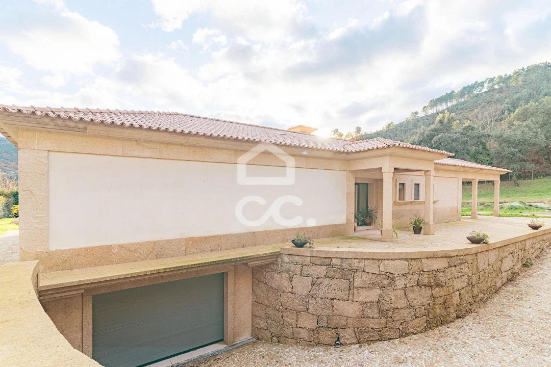 Moradia T3 para Venda em Basto Foto 16