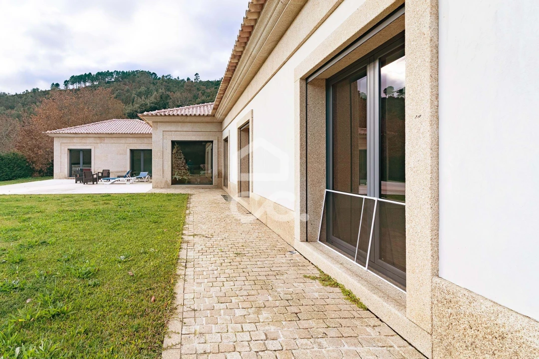 Moradia T3 para Venda em Basto Foto 18