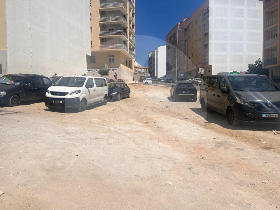 Terreno para Venda em Setubal (São Sebastião) Foto 1