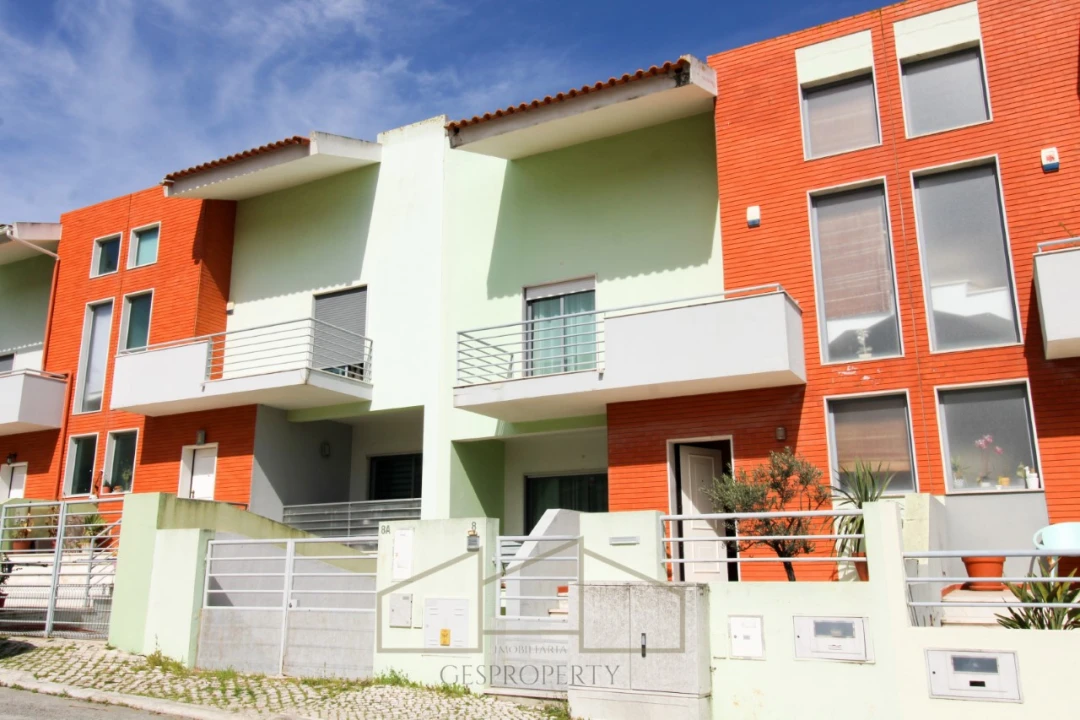 Moradia T3 para Venda em Charneca de Caparica e Sobreda Foto 1