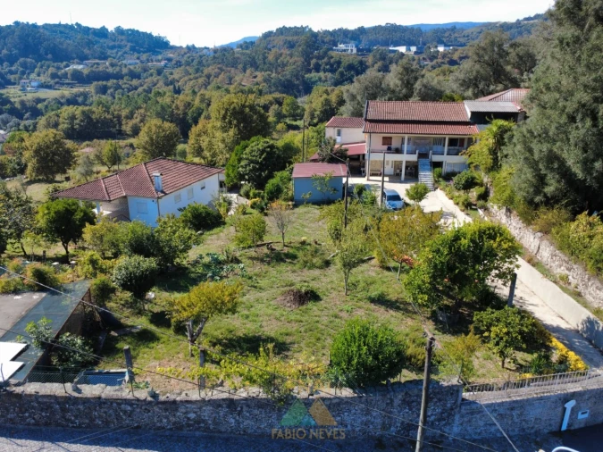 Terreno para Venda em Guilhadeses e Santar Foto 1