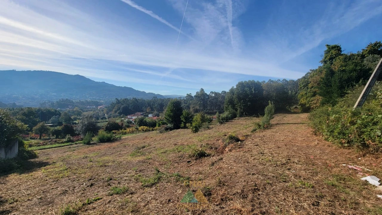 Terreno para Venda em Refoios do Lima Foto 3