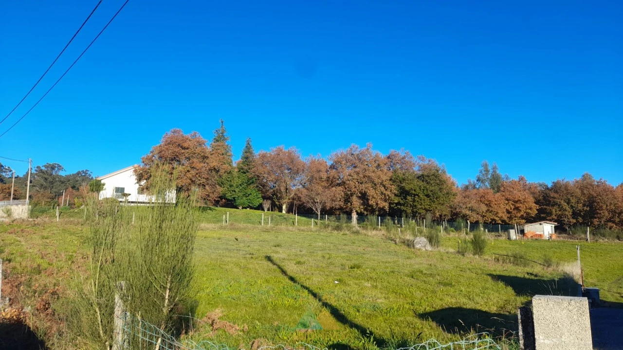 Terreno para Venda em Refoios do Lima Foto 1