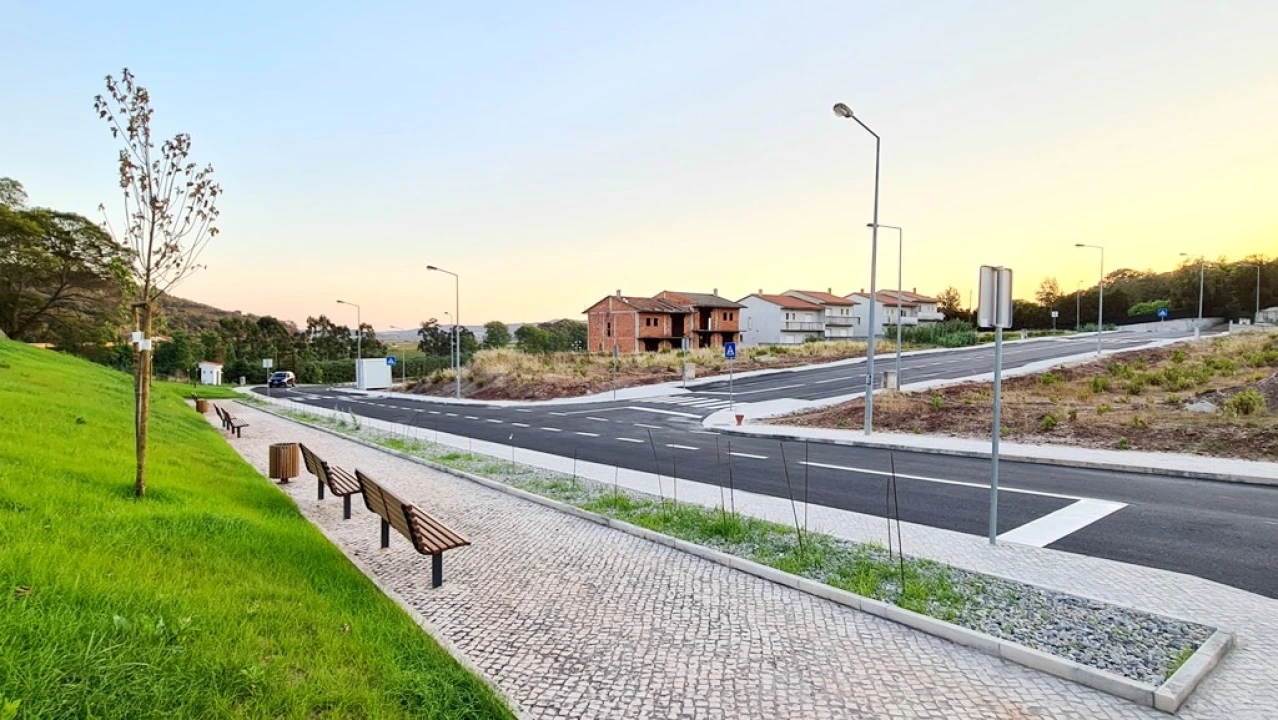Terreno para Venda em Valado dos Frades Foto 4