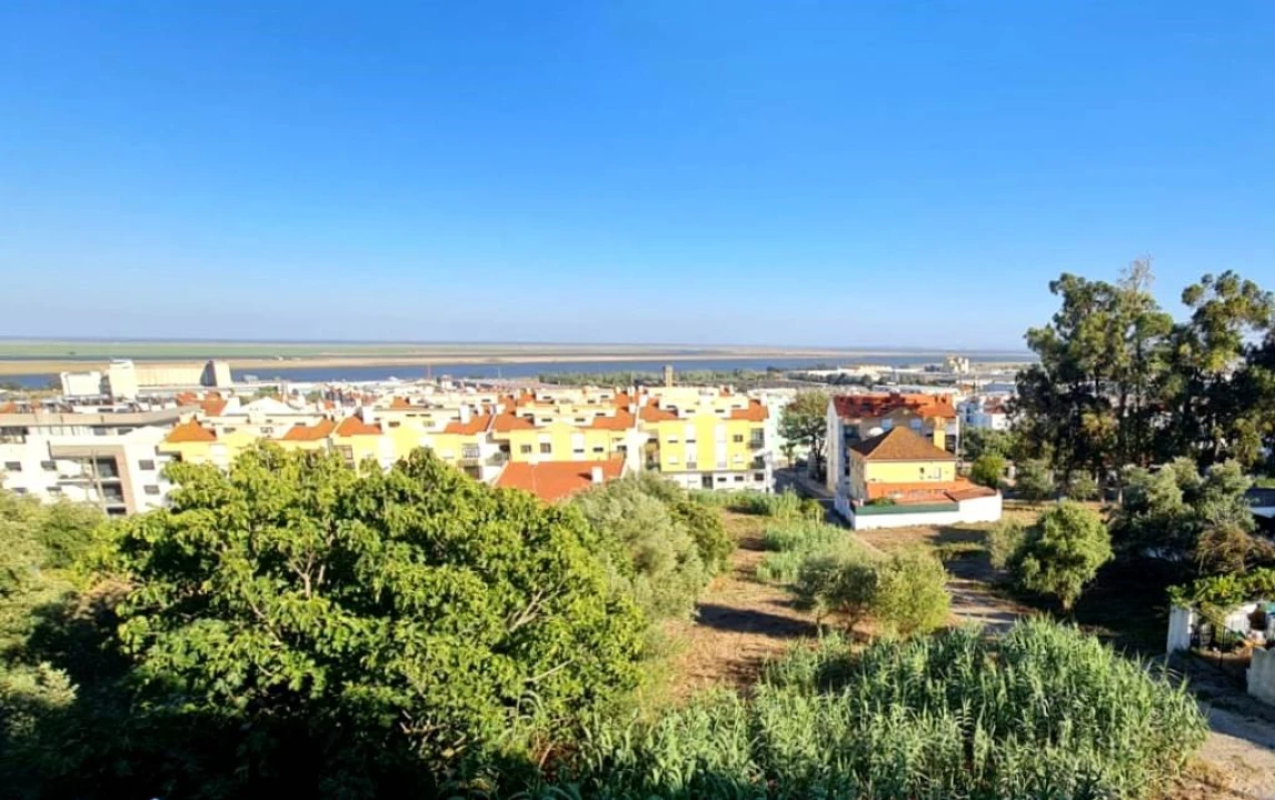 Terreno para Venda em Alverca do Ribatejo e Sobralinho Foto 1