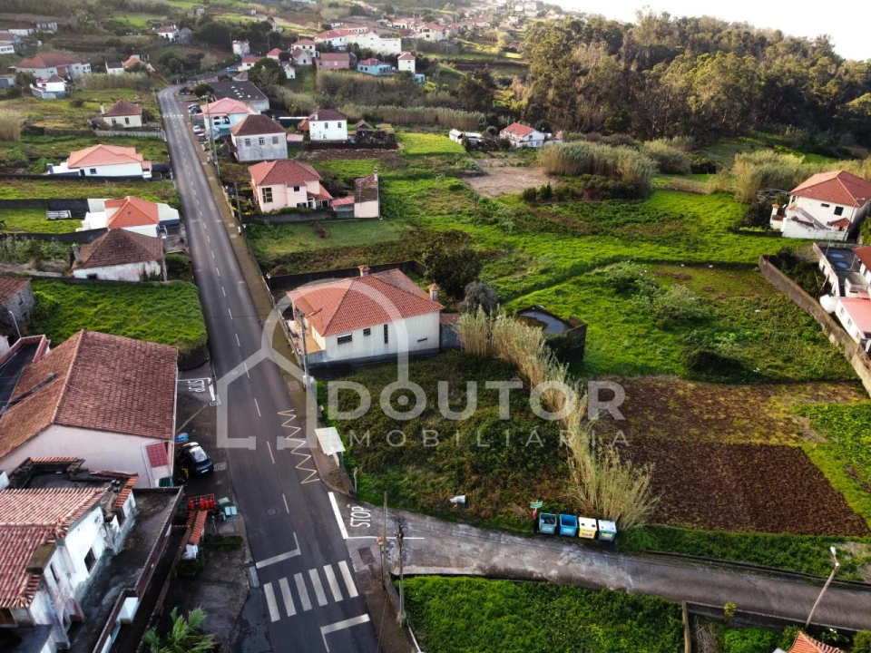 Terreno para Venda em Porto Moniz Foto 9