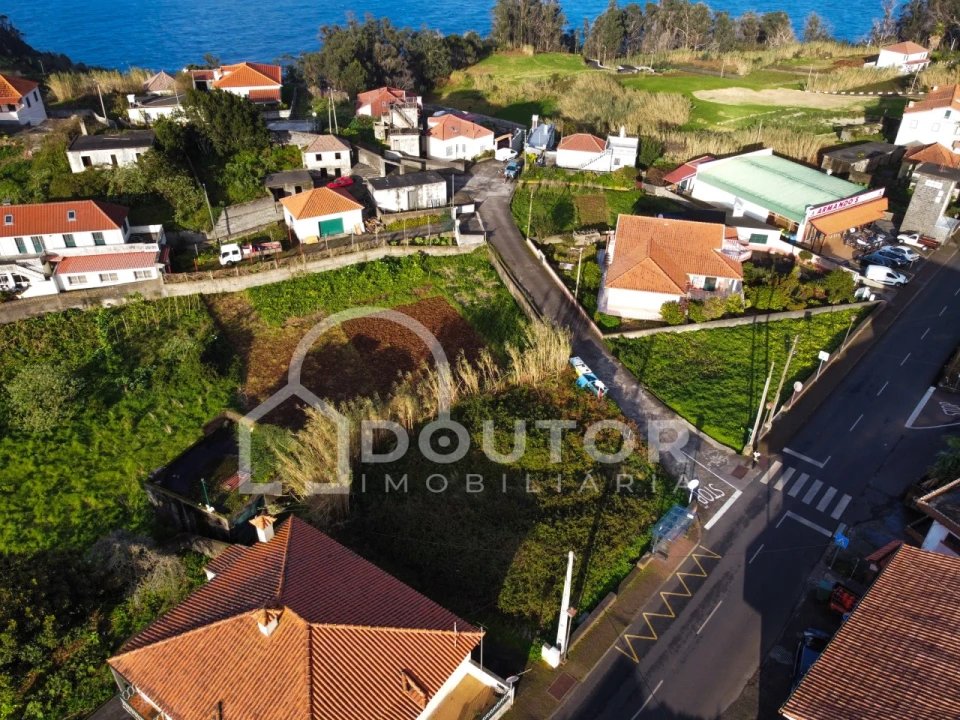 Terreno para Venda em Porto Moniz Foto 14