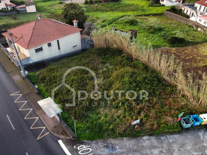 Terreno para Venda em Porto Moniz Foto 5