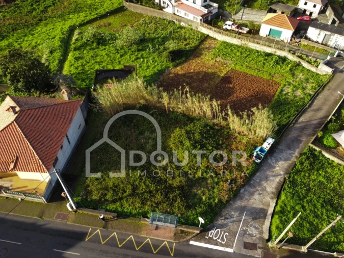 Terreno para Venda em Porto Moniz Foto 10