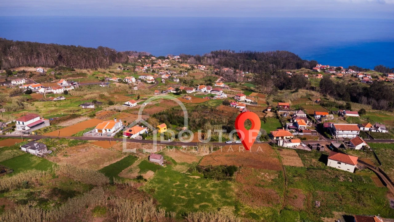 Terreno para Venda em Porto Moniz Foto 5