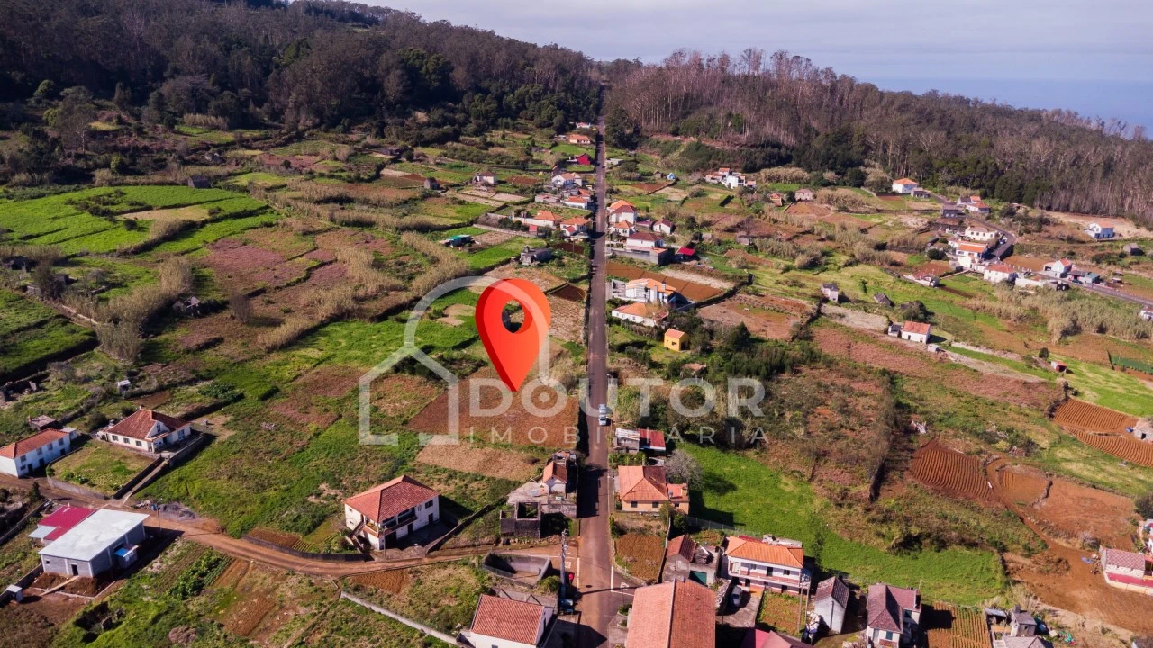 Terreno para Venda em Porto Moniz Foto 10