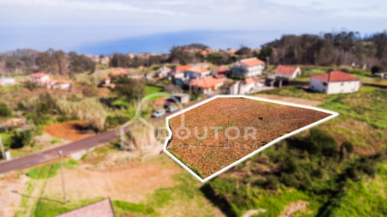Terreno para Venda em Porto Moniz Foto 14