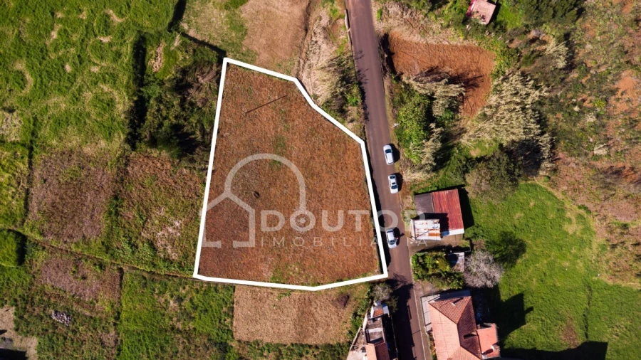 Terreno para Venda em Porto Moniz Foto 4