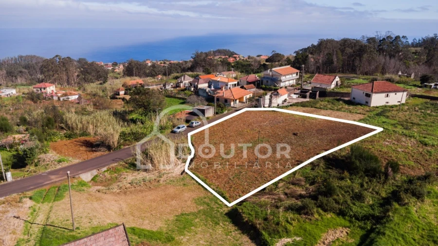 Terreno para Venda em Porto Moniz Foto 16